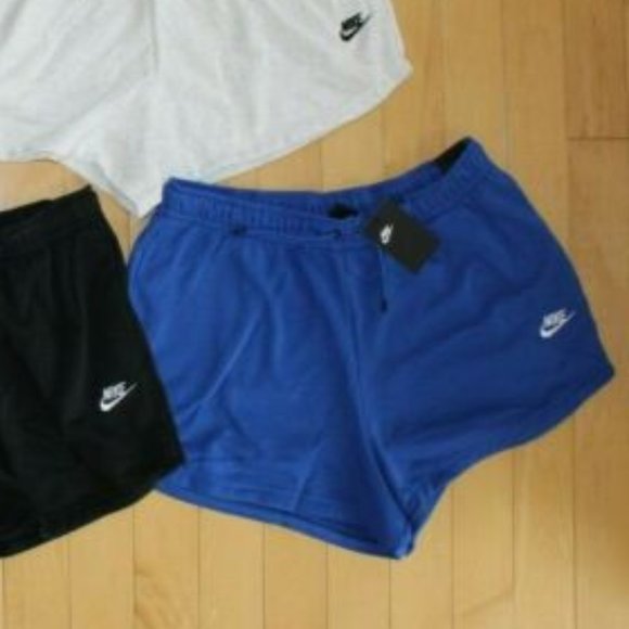 NWT NIKE WOMEN'S PLUS SPORTSWEAR FLEECE‎ SHORTS ROYAL BLUE - Picture 1 of 3